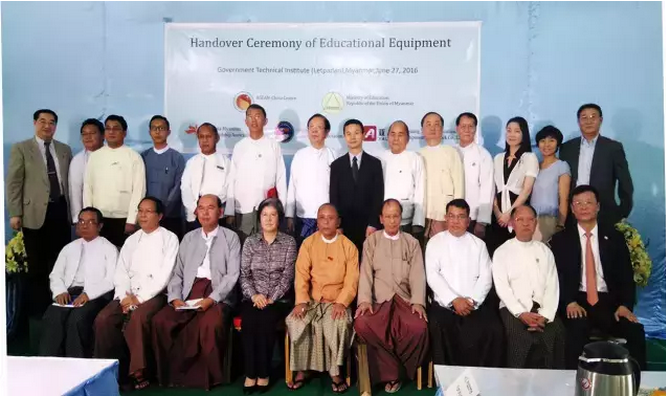 亚龙向缅甸教育部捐赠百万教育设备，进一步加强中缅教育交流与合作