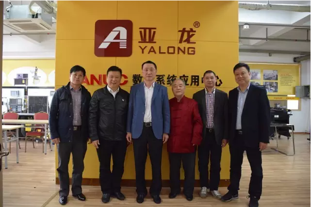 中国社会调查研究中心副主任夏红星等一行莅临亚龙教育考察指导！
