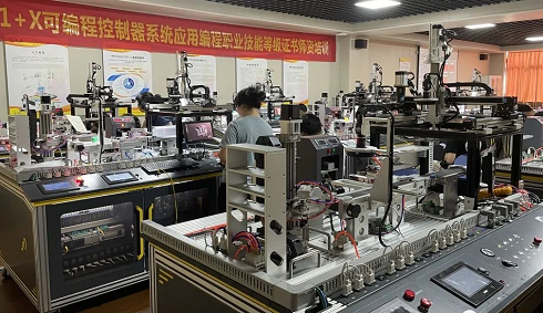 “可编程控制器系统应用编程职业技能等级证书（中级）培训班”在亚龙智能顺利举行！